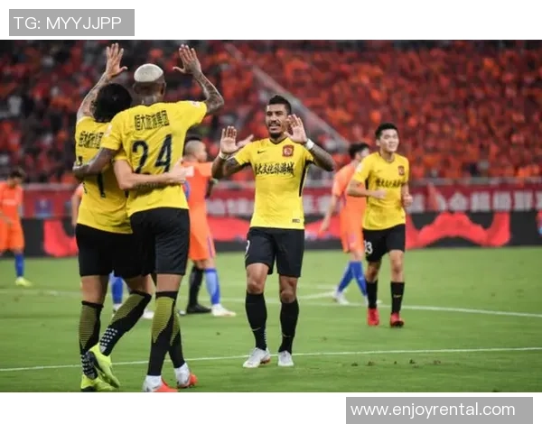 山东队与大连一方的激烈对决谁能在赛场上笑到最后