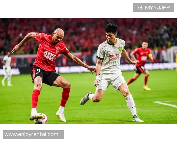 成都蓉城迎战北京人和全力争胜展现足球激情与实力对决